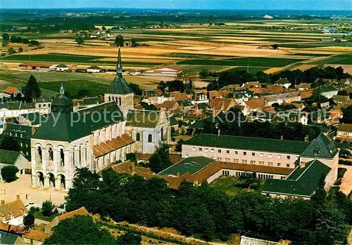 AK / Ansichtskarte Saint Benoit sur Loire Basilique Vue Aerienne Kat. Saint Benoit sur Loire