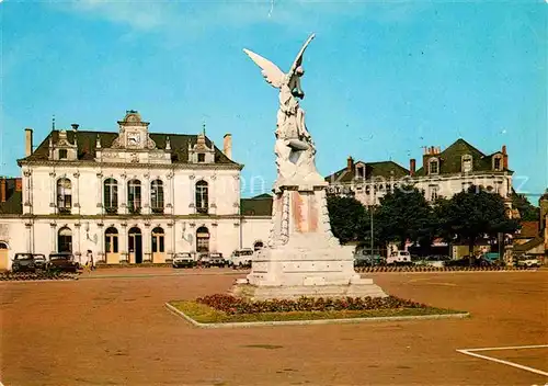 AK / Ansichtskarte Chateau du Loir Hotel de Ville et la Place Monument Kat. Chateau du Loir