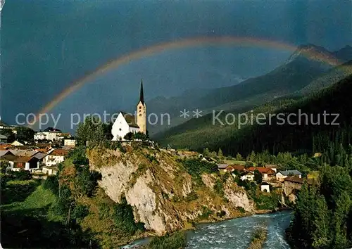 AK / Ansichtskarte Bad Scuol Blick ueber den Fluss zur Kirche Regenbogen Alpen Kat. Scuol