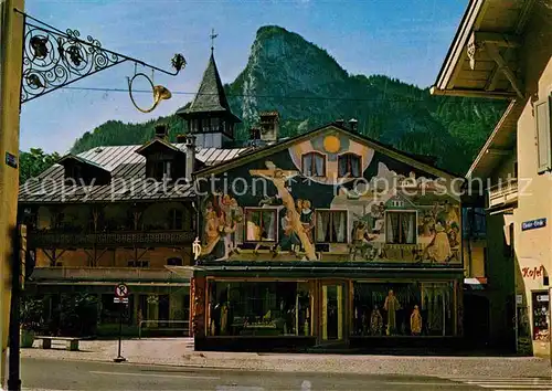 AK / Ansichtskarte Oberammergau Marktplatz Fassadenmalerei Blick zum Kogel Kat. Oberammergau