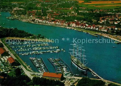 AK / Ansichtskarte Travemuende Ostseebad Seglerhafen Segelschulschiff Viermaster Fliegeraufnahme Kat. Luebeck