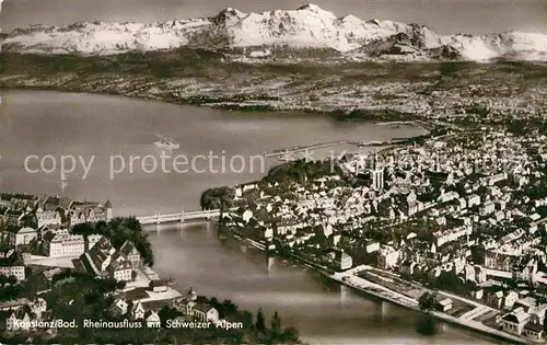 AK / Ansichtskarte Konstanz Bodensee Rheinausfluss mit Schweizer Alpen Fliegeraufnahme Kat. Konstanz