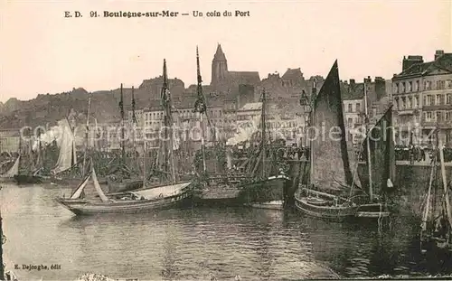 AK / Ansichtskarte Boulogne sur Mer Un coin du port Bateaux Kat. Boulogne sur Mer