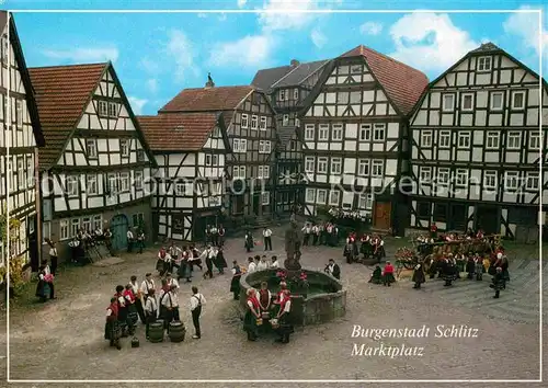 AK / Ansichtskarte Schlitz Marktplatz Brunnen Fachwerkhaeuser Burgenstadt Kat. Schlitz