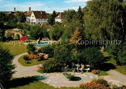 AK / Ansichtskarte Woerishofen Bad Park an Kaufbeurer Strasse mit Klosterkirche Kat. Bad Woerishofen