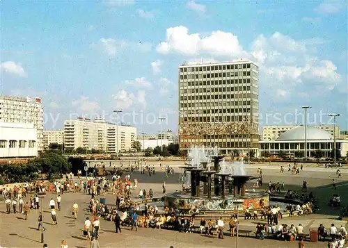 AK / Ansichtskarte Berlin Alexanderplatz Brunnen Haus des Lehrers Hauptstadt der DDR Kat. Berlin