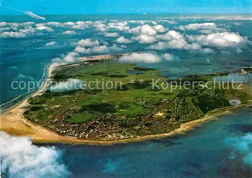 AK / Ansichtskarte Borkum Nordseebad Fliegeraufnahme ganze Insel mit Strand Kat. Borkum