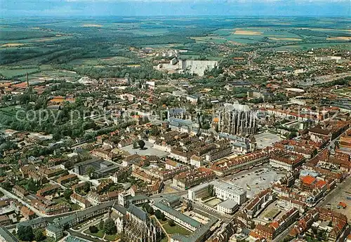 AK / Ansichtskarte Beauvais Fliegeraufnahme Kirche Kat. Beauvais