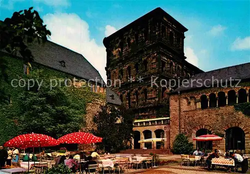 AK / Ansichtskarte Trier Brunnenhof mit Porta Nigra und Simeonstift Kat. Trier