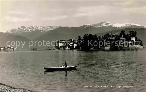 AK / Ansichtskarte Isola Bella Ansicht vom Strand aus Boot Alpen Kat. Lago Maggiore