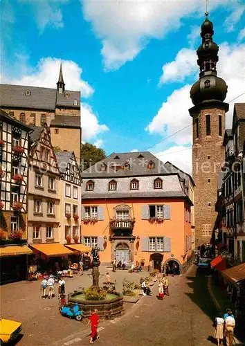 AK / Ansichtskarte Cochem Mosel mit St. Martinsbrunnen und Rathaus Kat. Cochem