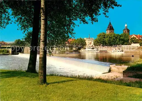 AK / Ansichtskarte Hameln Weser Weser mit Muensterkirche