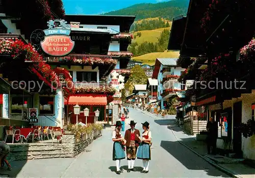 AK / Ansichtskarte Saalbach Hinterglemm Ortsstrasse Hotel Cafe Restaurant Trachten Sommerfrische Kat. Saalbach Hinterglemm