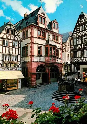 AK / Ansichtskarte Bernkastel Kues Michaelsbrunnen Rathaus Markt  Kat. Bernkastel Kues