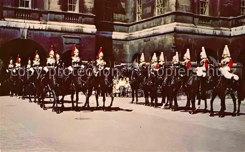 AK / Ansichtskarte Leibgarde Wache Changing of the Guard Horseguards Parade London  Kat. Polizei