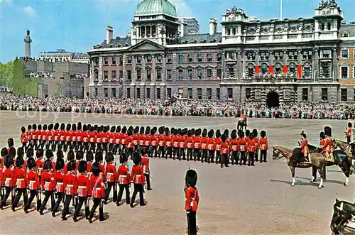 AK / Ansichtskarte Leibgarde Wache Trooping the Colour Horseguards Parade London  Kat. Polizei