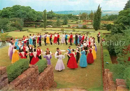 AK / Ansichtskarte Tanz Taenzer Folk Dancers Garden of Libertas Residence Prime Minister Pretoria 