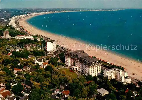 AK / Ansichtskarte La Baule Atlantique Fliegeraufnahme mit Strand Kat. La Baule Escoublac