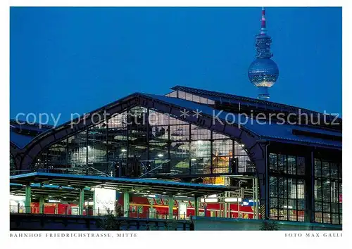 AK / Ansichtskarte Berlin Bahnhof Friedrichstrasse bei Nacht Postkarte aus Harenberg Kalender Kat. Berlin