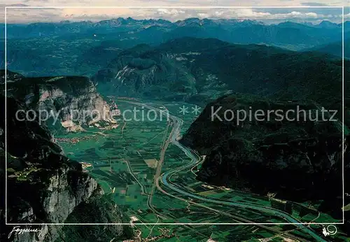 AK / Ansichtskarte Salurn Salurner Klause Fliegeraufnahme entnommen aus dem Buch Suedtirol aus der Luft Kat. Italien