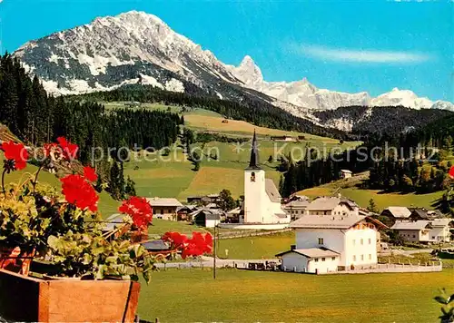 AK / Ansichtskarte Filzmoos Ortsansicht mit Kirche Blick gegen Dachsteingebirge Kat. Filzmoos