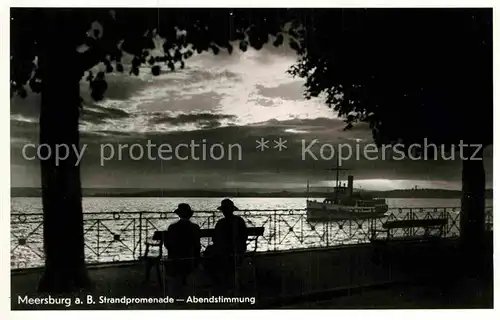 AK / Ansichtskarte Meersburg Bodensee Strandpromenade Abendstimmung Personenschiff Kat. Meersburg