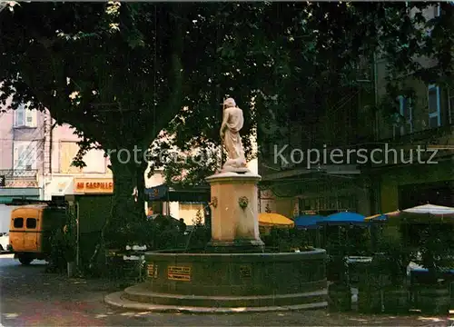 AK / Ansichtskarte Sollies Pont La place de l Eglise Kat. Sollies Pont