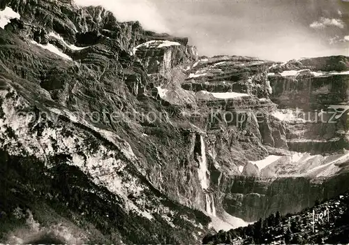 AK / Ansichtskarte Cirque de Gavarnie et la grande cascade Gebirgspanorama Pyrenaeen Kat. Gavarnie