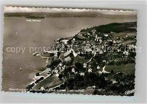 AK / Ansichtskarte Meersburg Bodensee Fliegeraufnahme mit Insel Mainau Kat. Meersburg