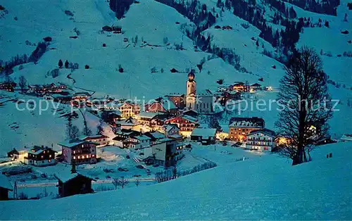 AK / Ansichtskarte Saalbach Hinterglemm Winterpanorama Skidorf Nachtaufnahme Kat. Saalbach Hinterglemm