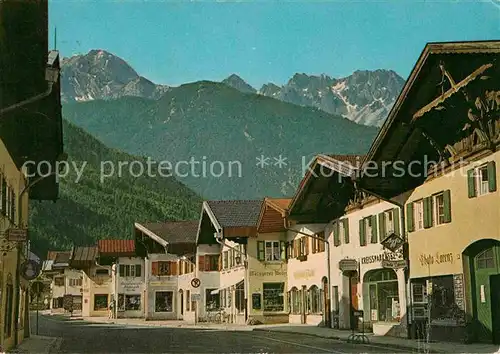 AK / Ansichtskarte Mittenwald Bayern Obermarkt mit Tiroler Berge Kat. Mittenwald