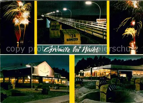 AK / Ansichtskarte Groemitz Ostseebad Strand Seebruecke bei Nacht Feuerwerk Kat. Groemitz