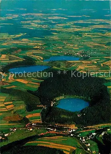 AK / Ansichtskarte Daun Eifel Gemuendener Maar Weinfelder Maar Schalkenmehrener Maar Fliegeraufnahme Kat. Daun