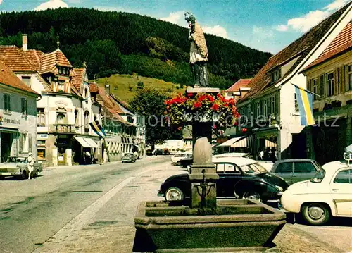 AK / Ansichtskarte Wolfach Brunnen am Marktplatz Kat. Wolfach Schwarzwald