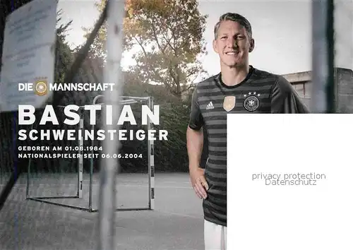 AK / Ansichtskarte Fussball Bastian Schweinsteiger Autogramm  Kat. Sport