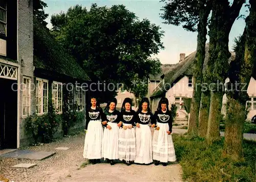 AK / Ansichtskarte Trachten Friesland Friesinnen  Kat. Trachten