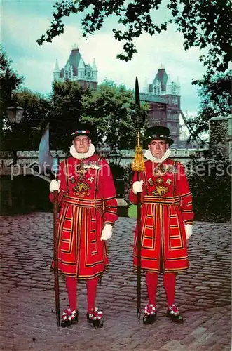 AK / Ansichtskarte Leibgarde Wache Yeoman Warders Tower of London  Kat. Polizei
