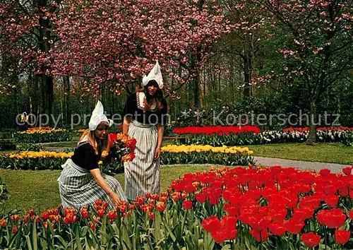 AK / Ansichtskarte Trachten Holland Keukenhof Lisse  Kat. Trachten