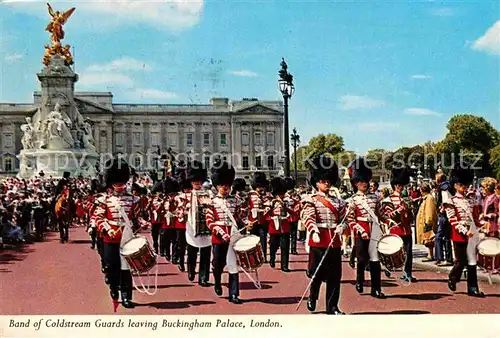 AK / Ansichtskarte Leibgarde Wache Band Coldstream Guards Buckingham Palace London  Kat. Polizei