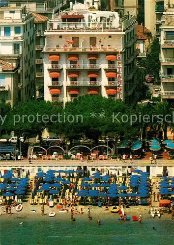 AK / Ansichtskarte Alassio Fliegeraufnahme Grand Hotel Spiaggia mit Strand Kat. 