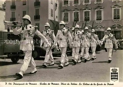 AK / Ansichtskarte Leibgarde Wache Principaute de Monaco Place du Palais Releve de la Garde du Prince  Kat. Polizei