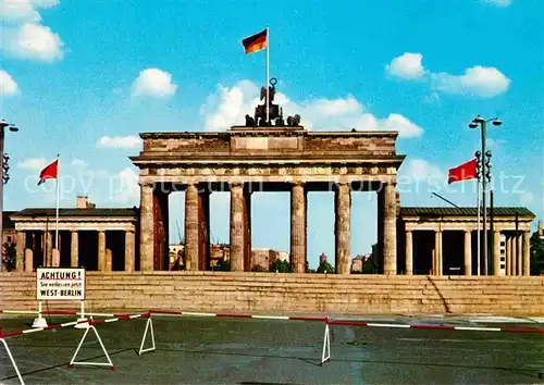 AK / Ansichtskarte Brandenburgertor Berlin Grenze Kat. Gebude und Architektur