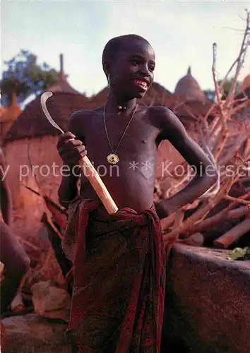 AK / Ansichtskarte Typen Afrika Matakam Maedchen Ernte Sichel Mandara Berge Nord Kamerun 