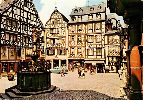 AK / Ansichtskarte Bernkastel Kues Marktplatz Brunnen Kat. Bernkastel Kues