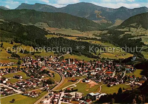 AK / Ansichtskarte Oberstaufen Luftkurort mit Rindalphorn und Hochgrat Allgaeuer Alpen Fliegeraufnahme Kat. Oberstaufen