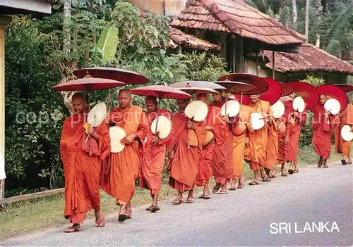 AK / Ansichtskarte Sri Lanka Buddhist Monks Kat. Sri Lanka