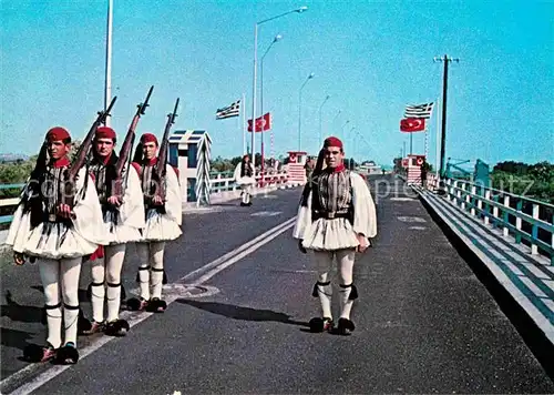 AK / Ansichtskarte Leibgarde Wache Griechenland Ferrai Pont de la Douane  Kat. Polizei