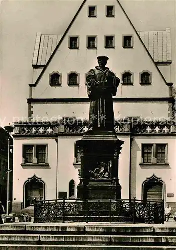 AK / Ansichtskarte Eisleben Lutherdenkmal Rathaus Kat. Eisleben