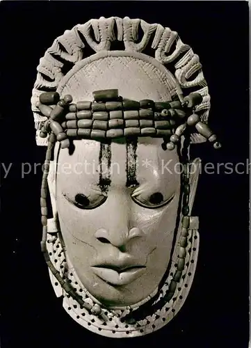 AK / Ansichtskarte Typen Afrika Elfenbeinmaske Brustschmuck Guertelanhaenger Koenige von Benin 