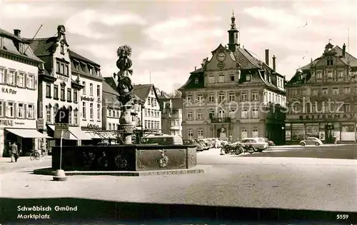 AK / Ansichtskarte Schwaebisch Gmuend Marktplatz Brunnen Kat. Schwaebisch Gmuend